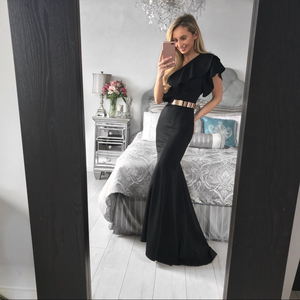LAST ONE!! Black One Shoulder Ruffles Dress - Picture 4 of 8